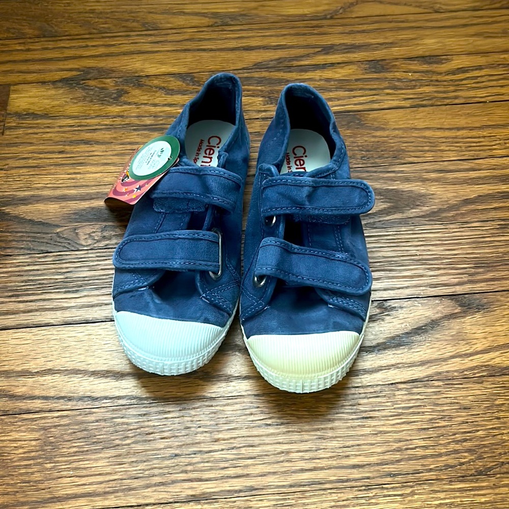 Never worn clients sneakers